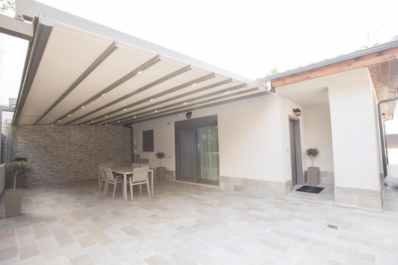 Dolphin Villa Peraia  ภายนอก รูปภาพ