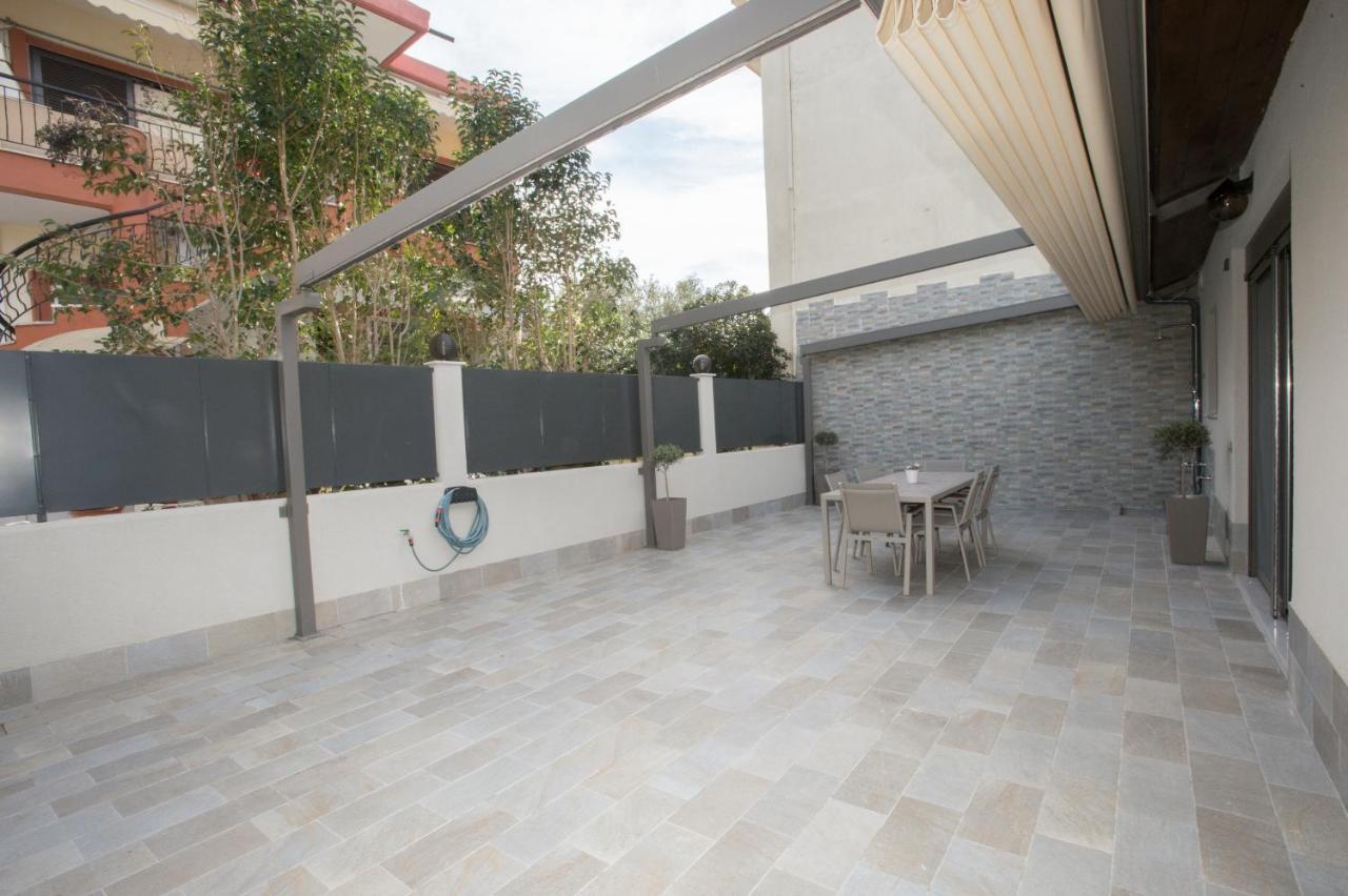 Dolphin Villa Peraia  ภายนอก รูปภาพ